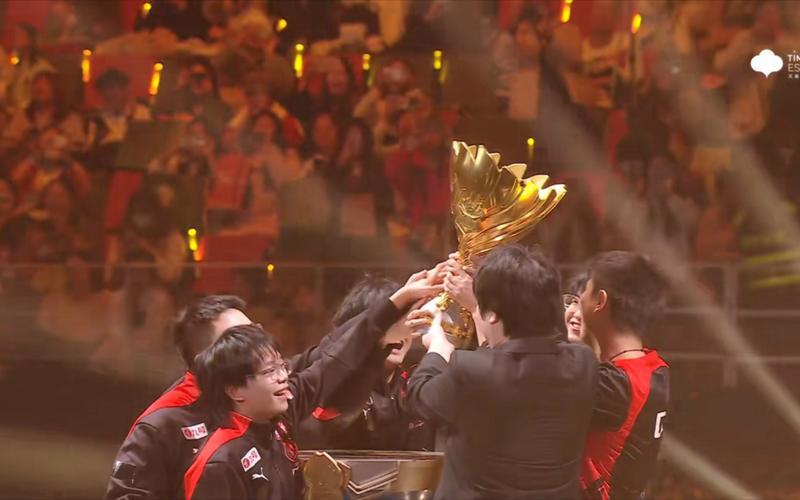 资讯最爱的M4皮肤，枫叶皮肤。手感真不错