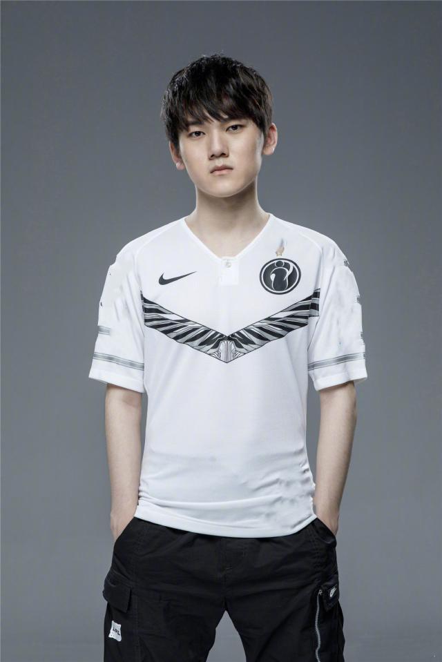 🎬8月4日LPL夏季赛战果：FPX暂居积分榜榜首