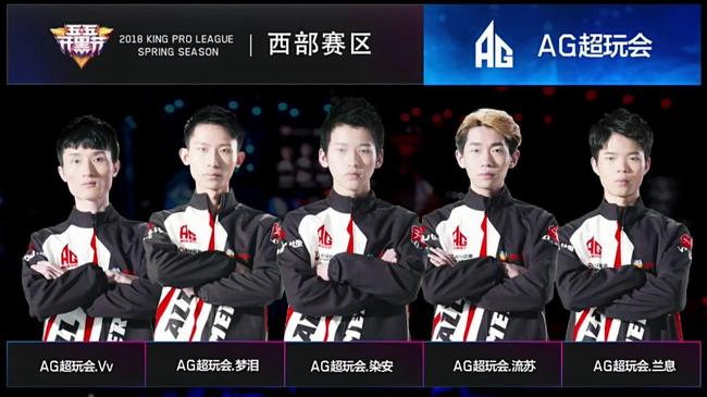 解说米勒参观拳头总部晒照：哎哟,看到两位熟人